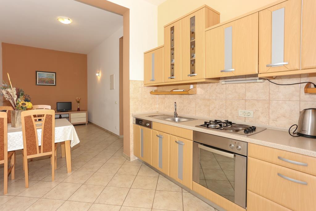 Apartments Meri Seget Vranjica Exterior foto